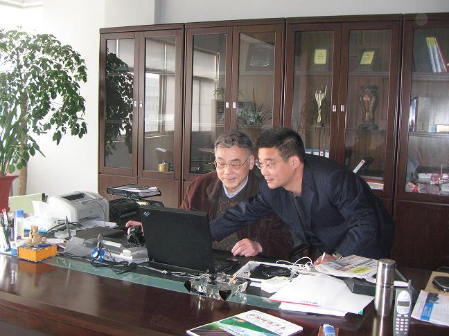 復(fù)旦大學(xué)李啟東教授(左)、陳植民(右)